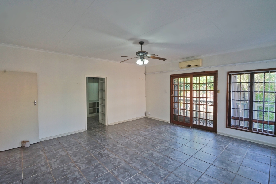 4 Bedroom Property for Sale in Cove Rock Eastern Cape